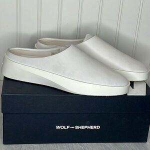 Wolf and Shepherd Cruise Mule Size Womens 7